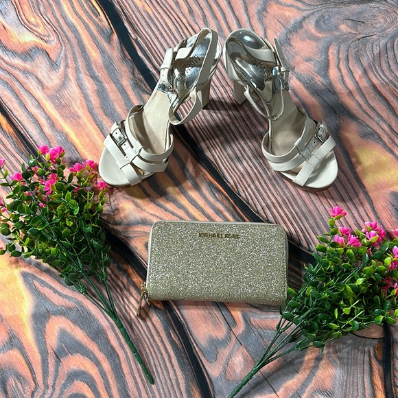 LIKE NEW Michael Kors Wallet 7x4 Glitter Gold Tone - Picture 3 of 11